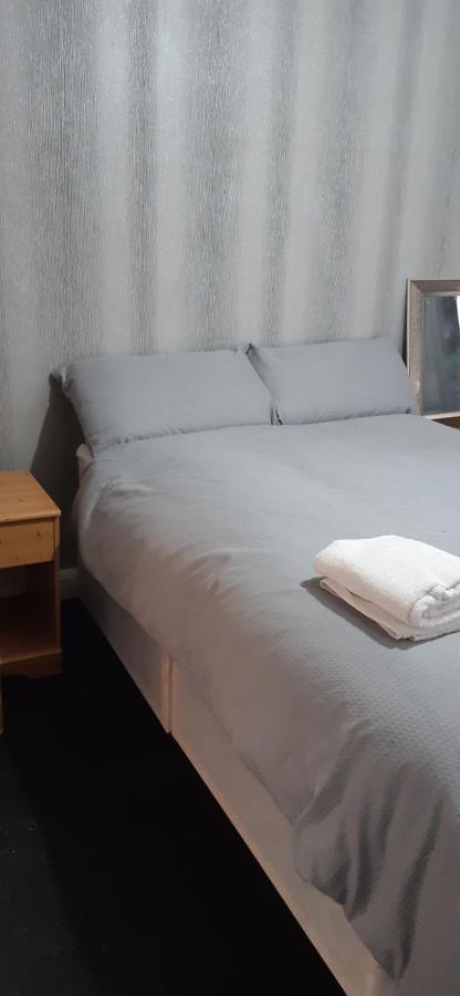 Our Guests Are Royal Appartement Wellingborough Buitenkant foto